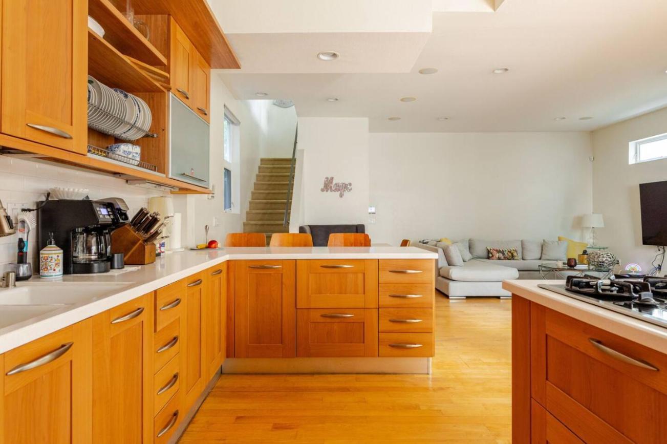 Modern 3bd 3ba House Near Venice Rooftop Deck With Hot Tub Holiday home Los Angeles